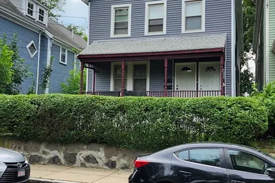24 Ventura St
