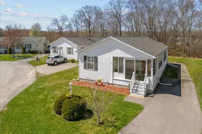 53 Blue Jay St 1