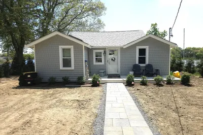 8 Canedy St 1