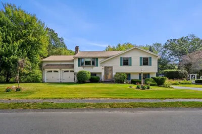 23 Lincolnshire Dr 1