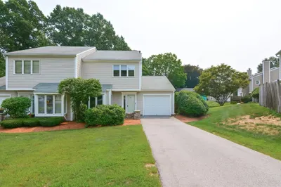 101 Oakwood Ln #101 1