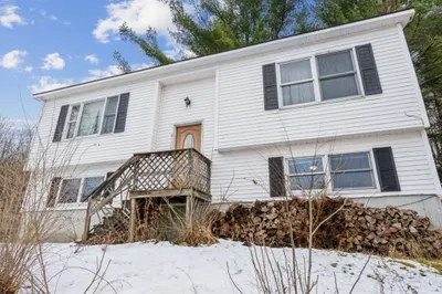 476 Cottage St 1