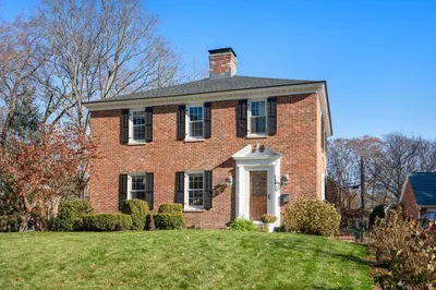 134 Richmond Ave 1