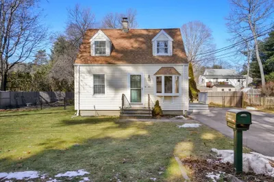 10 Audrea Rd