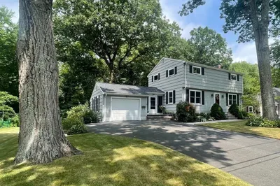 98 Knott St 1