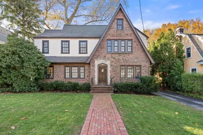 22 Brackett Rd