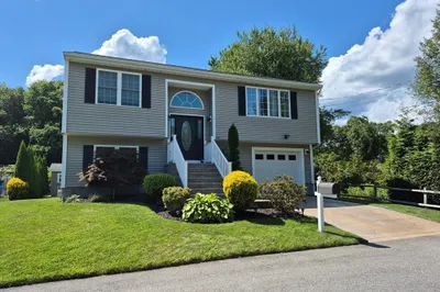 589 Bartlett St 1
