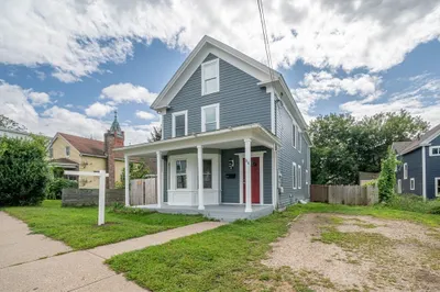 64 Pleasant St