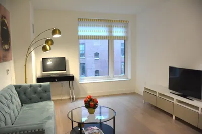 100 Lovejoy Wharf #6M