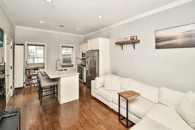 254 Bowen Street #1