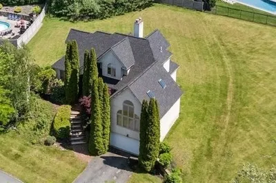 10 Valleyview Farm Rd