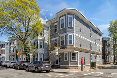 253 E St #1