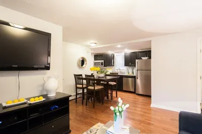 224 West 6th St #2