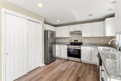 33 Fuller Ave #33