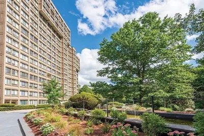 250 Hammond Pond Parkway #511N 1