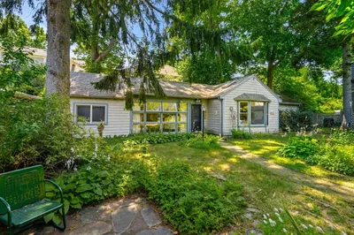 21 Preston Beach Rd