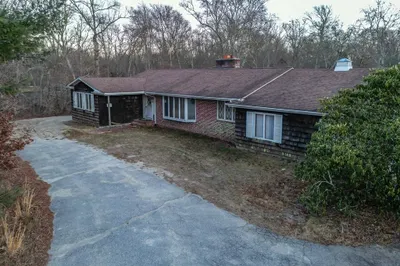 1077 East Rd 1