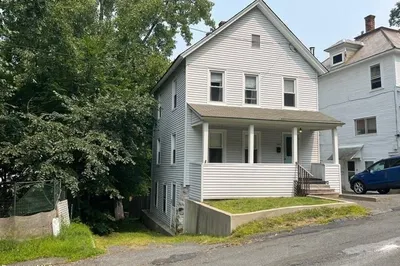 105 Winter St 1