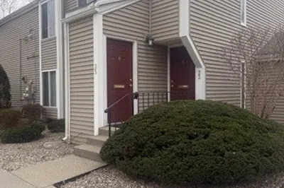25 Nassau Dr #25