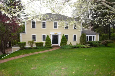 83 Winding Way 1