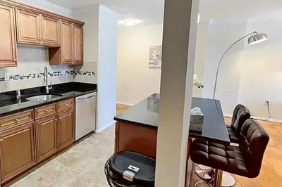 2 Hawthorne Place #15M