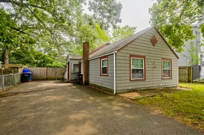 145 Darling St