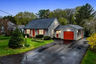 4 Hiltz Ave