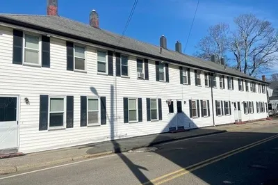 11 N Spooner St #11