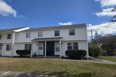 4 Townhouse Court #4 1