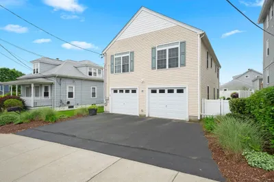 40 Mount Saint Charles Ave 1