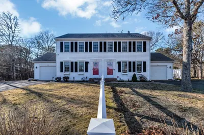 33 Higgins Crowell Rd #33 1