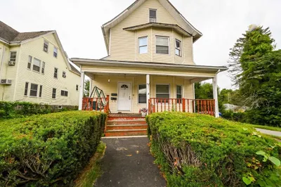 28 Bay St 1