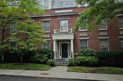 216 Summit Ave #E-201 1