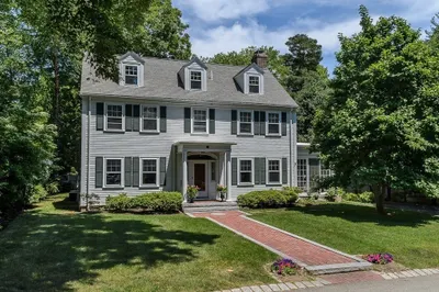 22 Leighton Rd