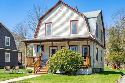 24 Plain St 1