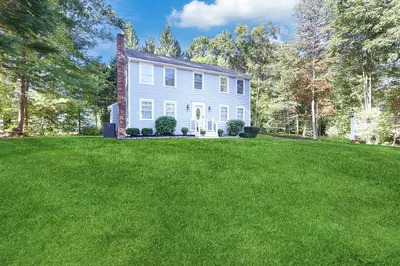 4 Mary Anne Dr 1