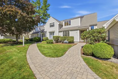 33 Mid Iron Dr #33 1