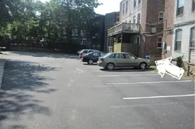 141 Chiswick Rd #Parking 1