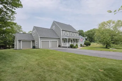 11 Stoneybrook Rd 1