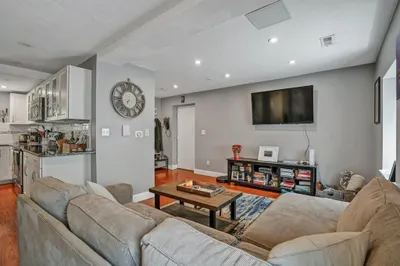 549a E 4th St #1