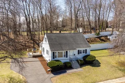 11 Alma Ln