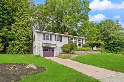10 Powderhouse Cir 1