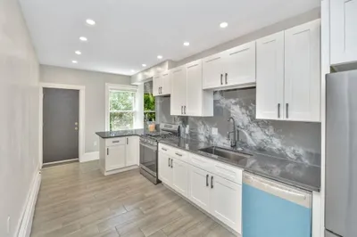 9 A Ruthven St #2 1