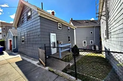 23 Pitman St