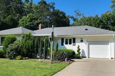 23 Leahey Ave 1