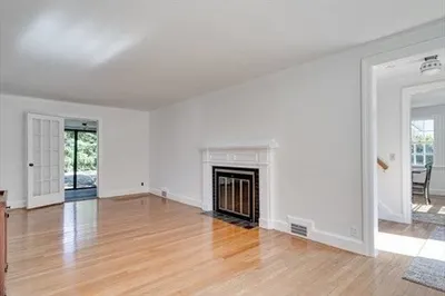 27 Fairway Dr 1