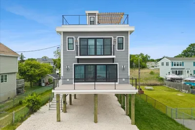 153 Edgewater Drive 1