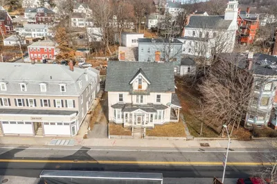 993 Main St 1