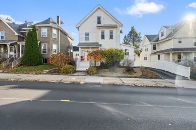 100 Medford St 1