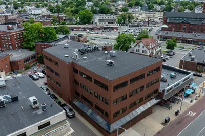 389 Main St 1
